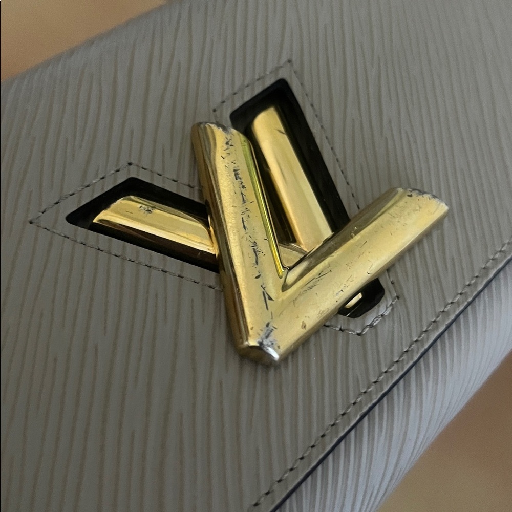 Authentic Louis Vuitton Twist Lock Wallet in Taupe with Gold Hardware LV - Picture 13 of 13